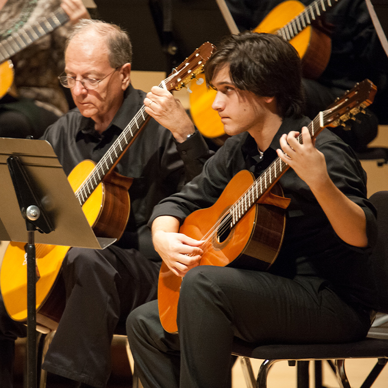 Two students during their guitar class.